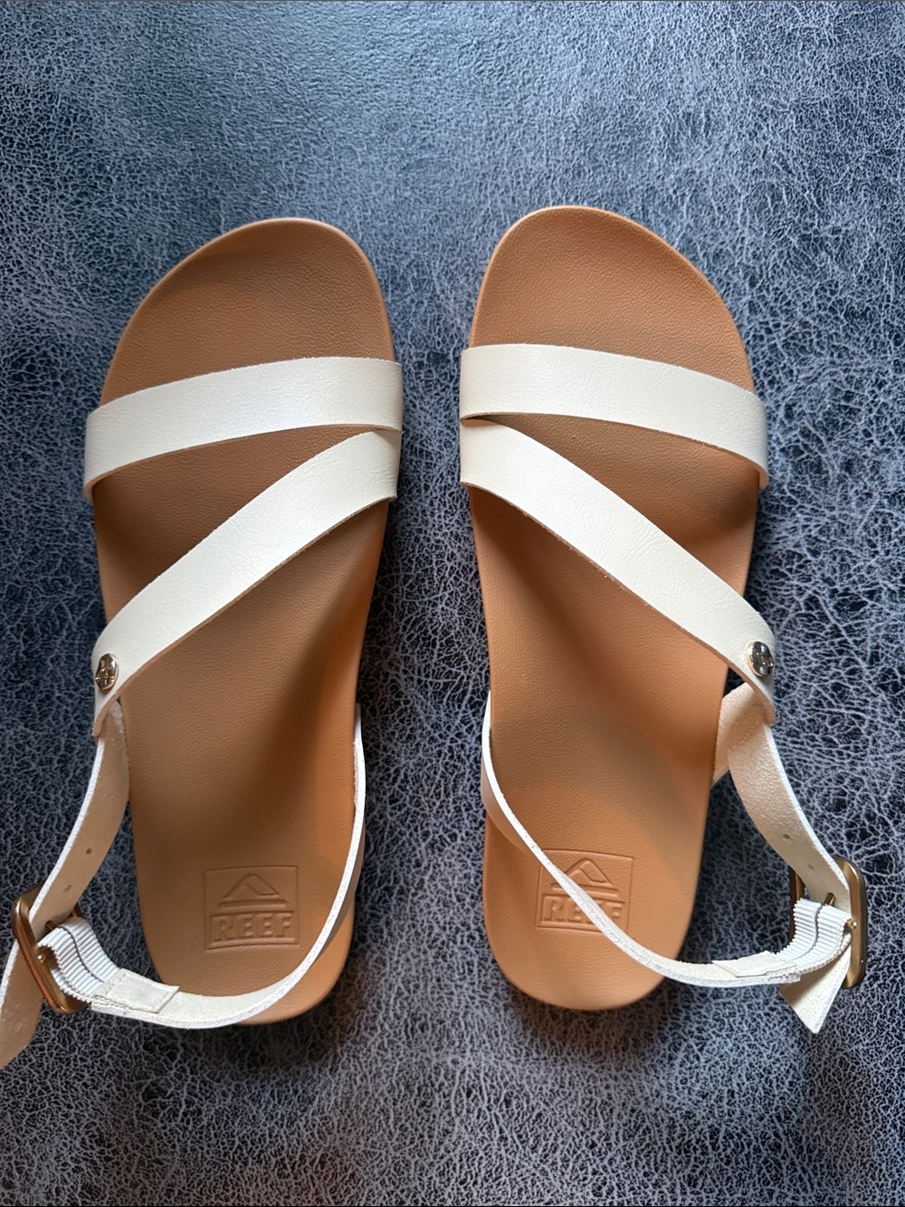 Reef Women's 7 Vista Isabella Vintage White Cross-Strap Sandals w/ Tan Footbed